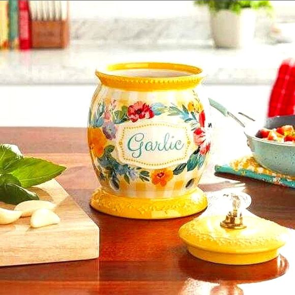 The Pioneer Woman Kitchen Pioneer Woman Ceramic Garlic Keeper With Lid Nwt Gift Idea Poshmark